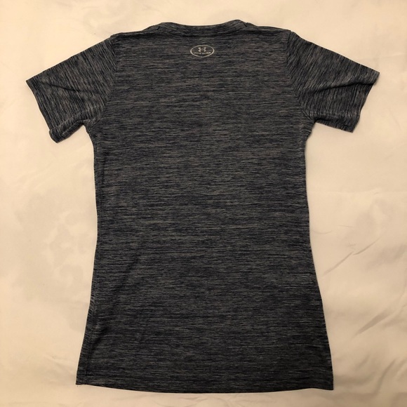 Woman’s Under Armor Heat Gear Shirt Small - Picture 4 of 4